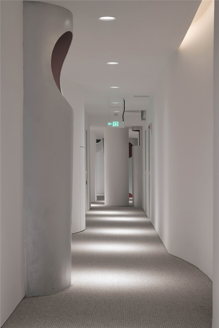 小型設計酒店案例推薦：廈門HITEL精品酒店客房走廊設計