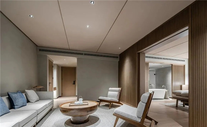 套房客廳設計-云南3000平度假酒店翻新改造設計案例  邂逅簡約之美