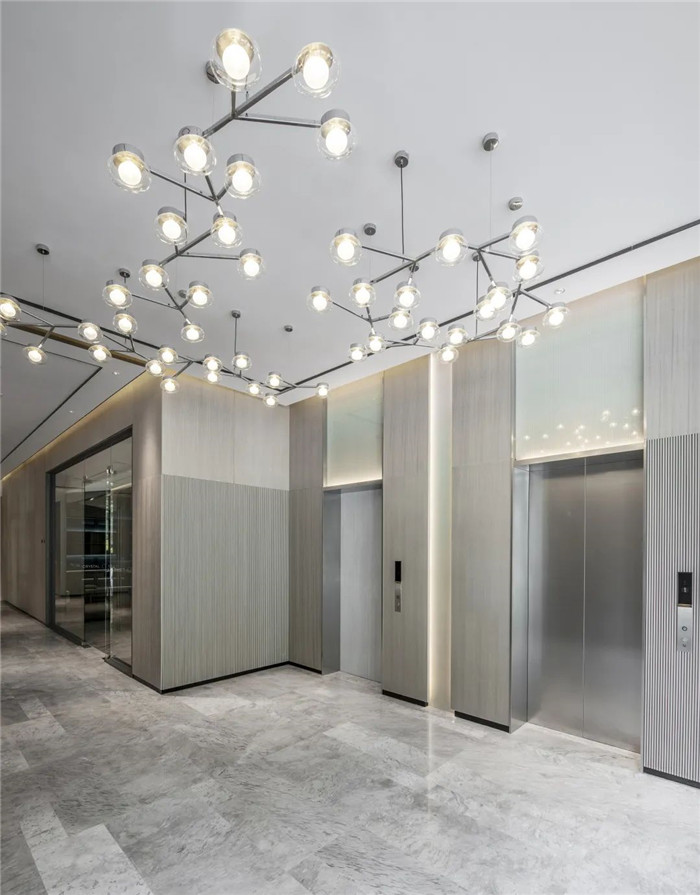 酒店客房電梯廳設計-經久不衰的現代簡約風CRYSTAL ORANGE酒店設計