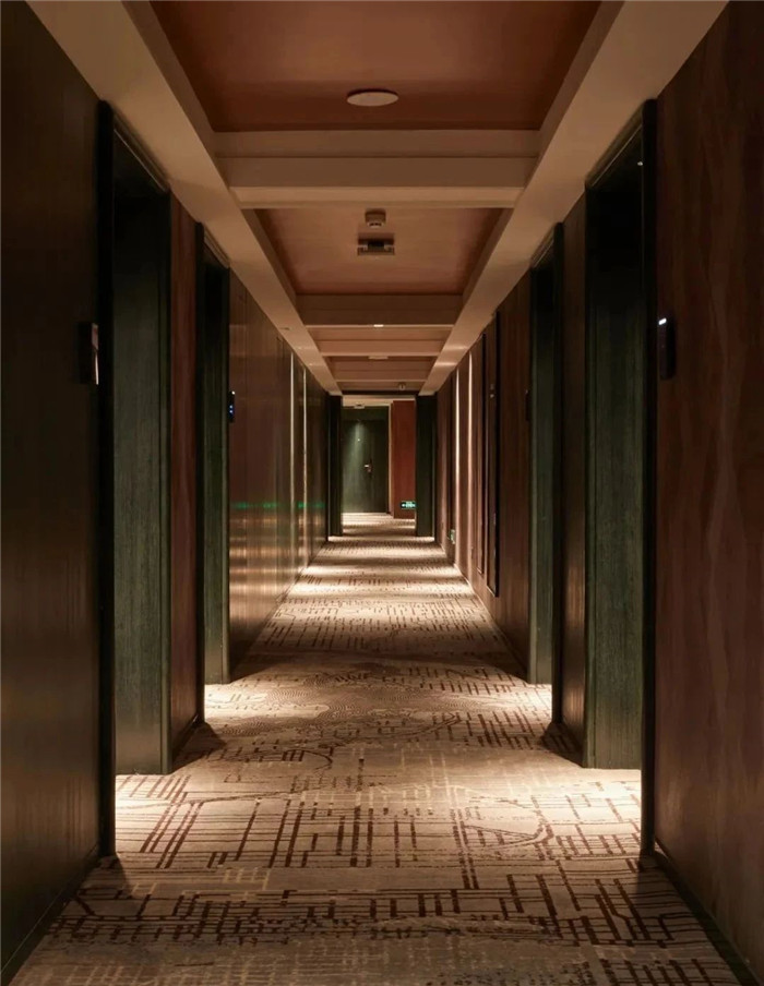 酒店客房走廊設計-復古與新潮混搭風武漢網紅精品酒店改造設計案例