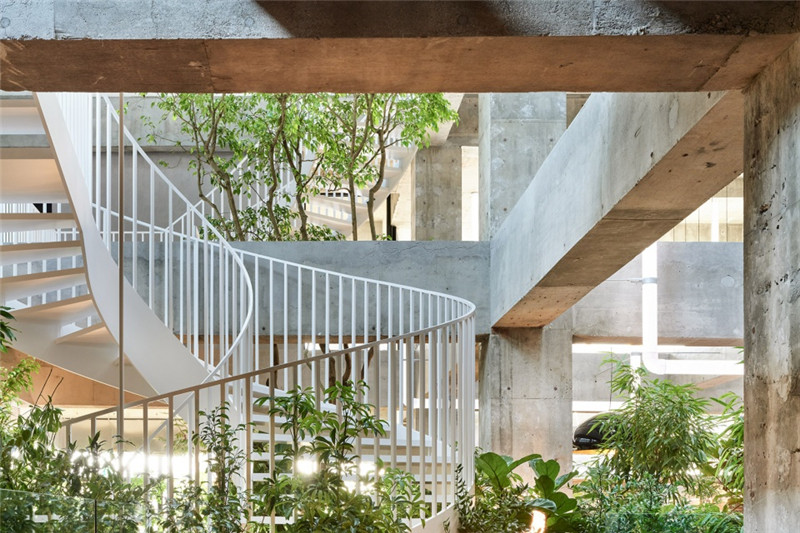 酒店樓梯設計-以綠色環保工業風為主題的精品酒店改造設計方案