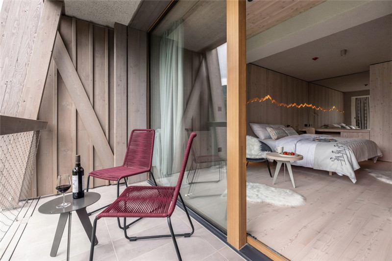 酒店客房設計-連接本土文化與創意的BOHINJ酒店翻新改造設計方案