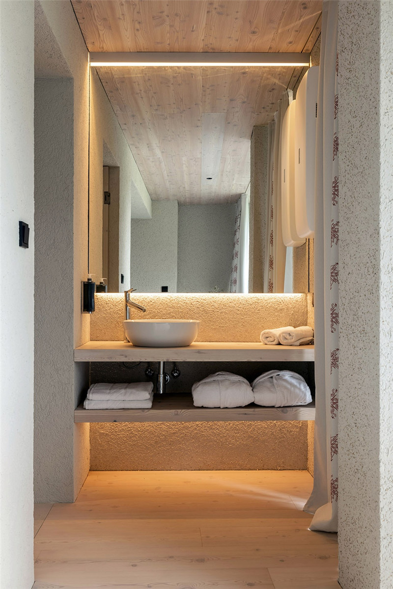 客房衛生間設計-連接本土文化與創意的BOHINJ酒店翻新改造設計方案